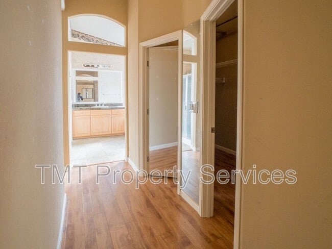 Building Photo - 9510 Stone Springs Dr