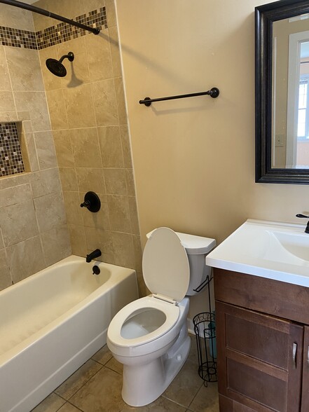 Main bath - 116 Grand Blvd