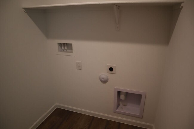 Building Photo - ~Pristine 2024 Luxury Home with Majestic Mountain Views~