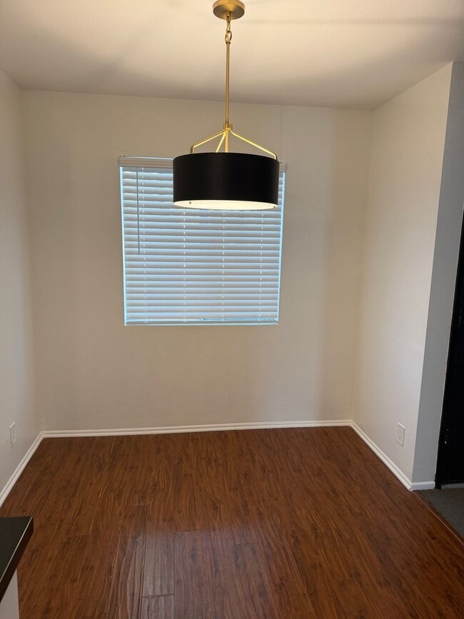 Building Photo - 2 Bed, 1 Bath single story duplex