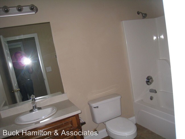 Building Photo - 4 br, 2 bath House - 47 Wheatfield Dr.
