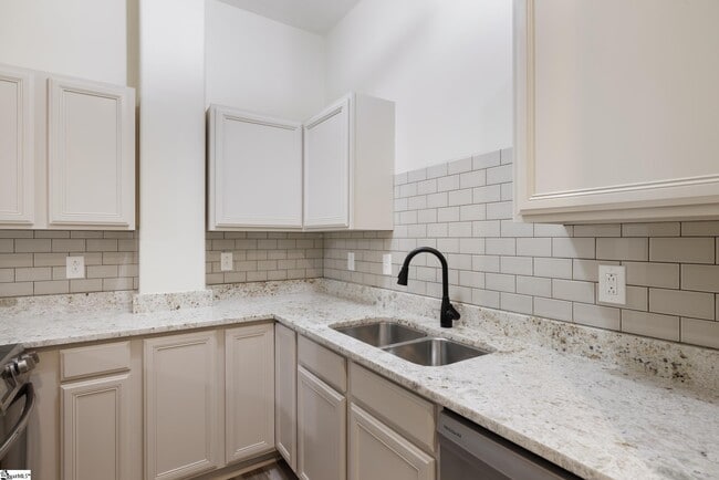 Building Photo - 1001 S Church St