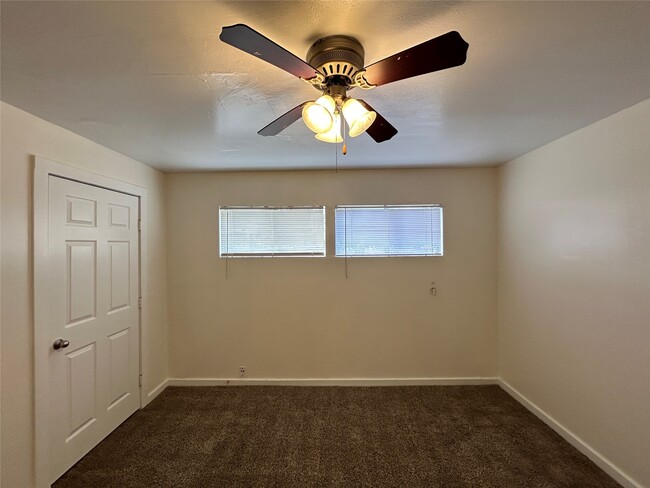 Building Photo - 5415 Scott St