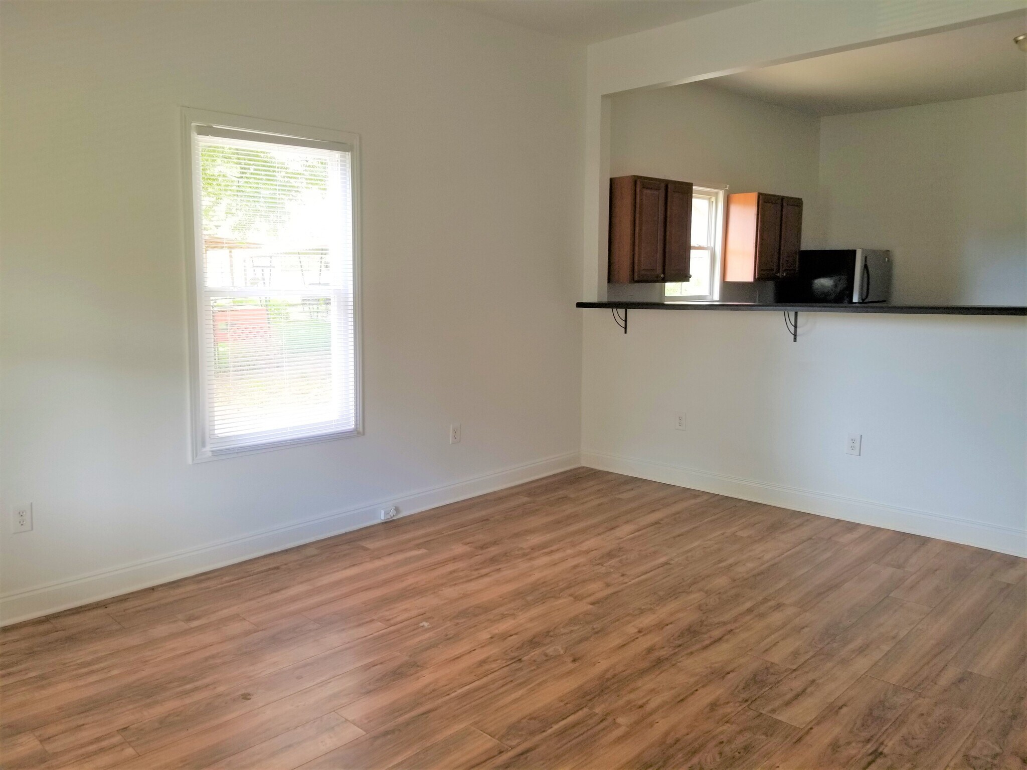 Building Photo - 12 N YMCA ST