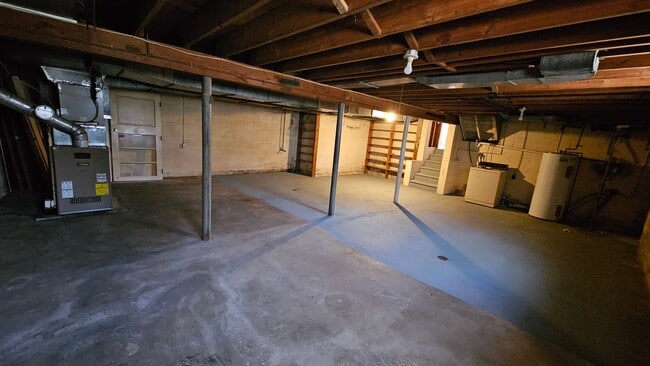 Building Photo - 4 Bedroom Single Family Home