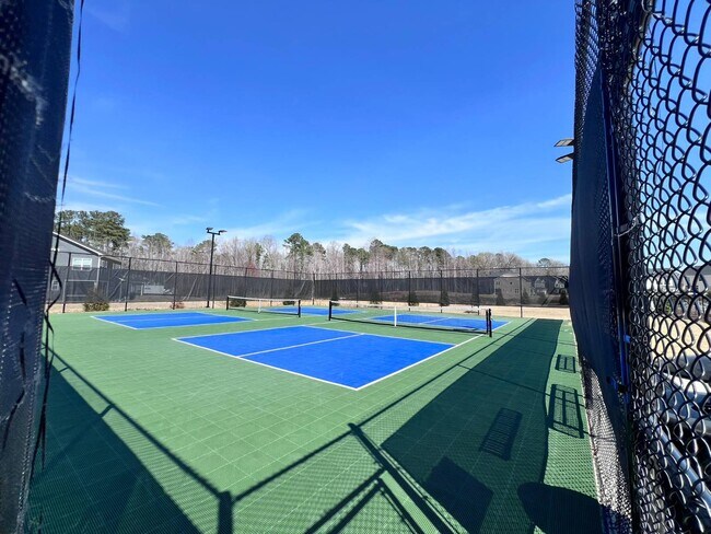 Building Photo - 1988 Rosedale Rdg Ave