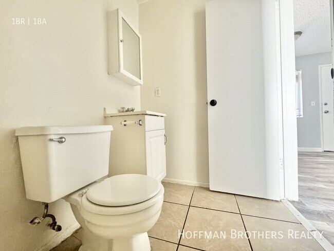 Building Photo - 1425 Freeman Ave