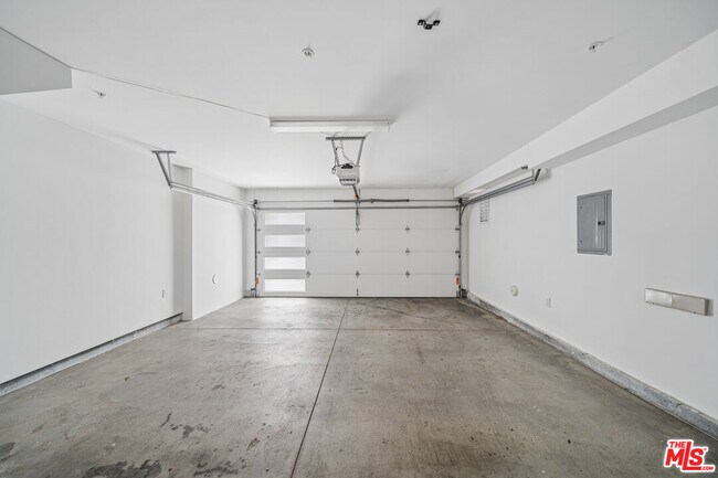 Building Photo - 6002 Klump Ave
