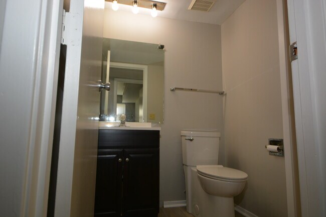 Building Photo - 4330 Villa Dr