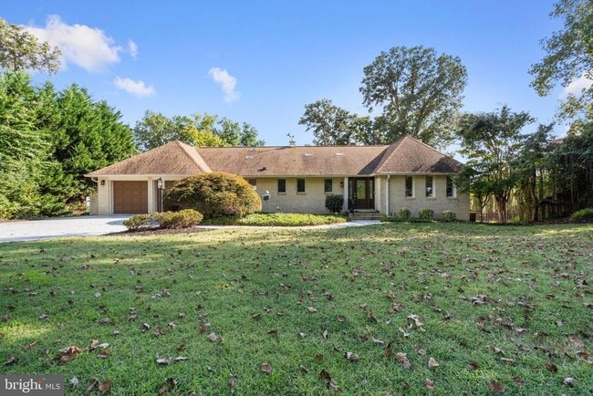 Building Photo - 5837 River Dr