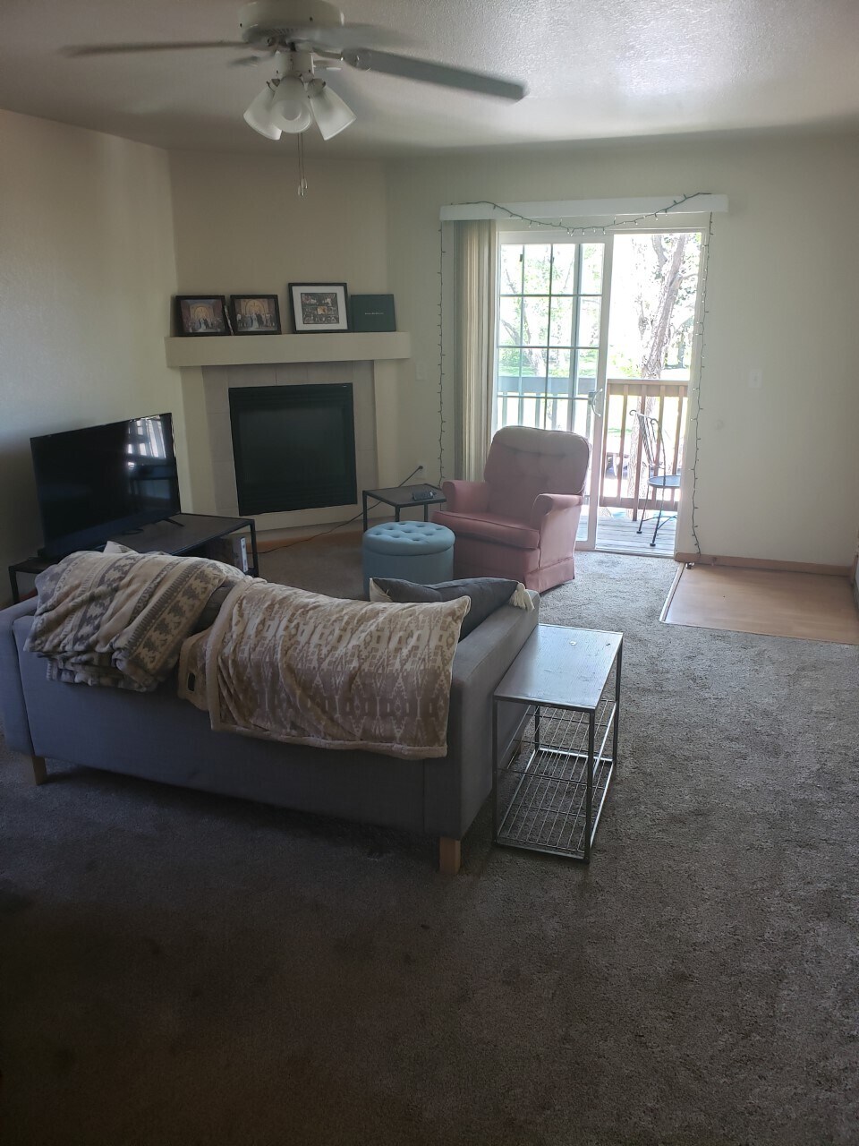 Neutral carpet color - 1221 University Ave