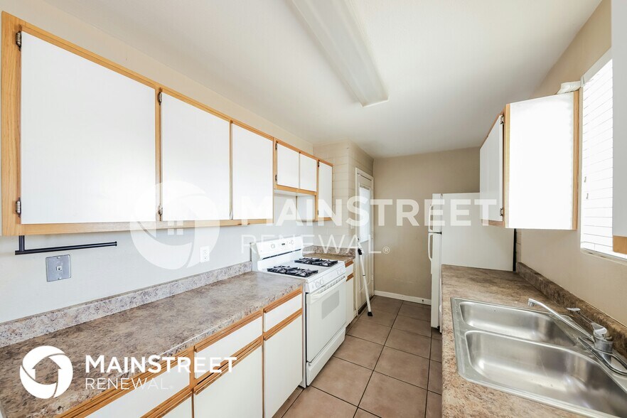 Building Photo - 4627 N 47th Dr