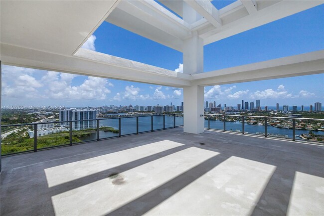 Building Photo - 16385 Biscayne Blvd