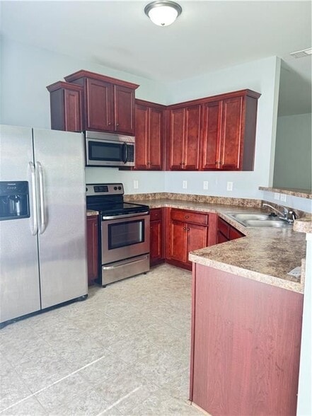 Building Photo - 183 Spring Way Square