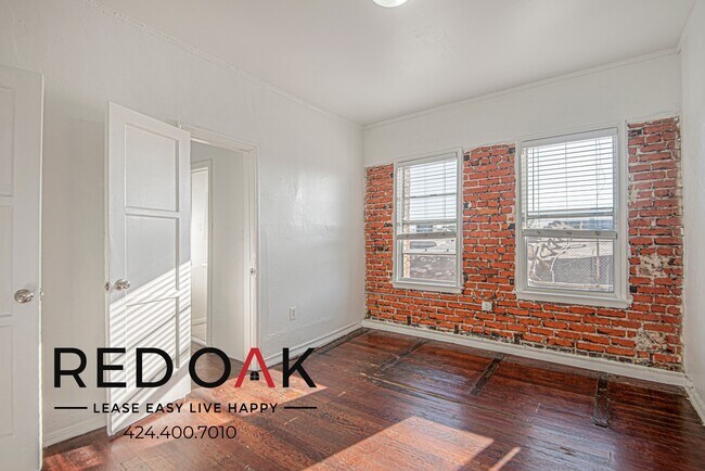 Building Photo - 849 S Oxford Ave