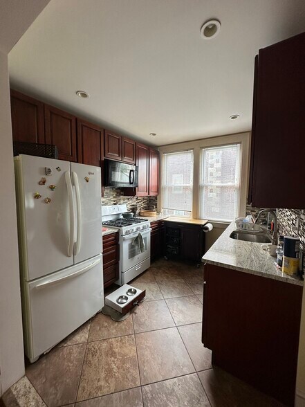 Building Photo - 225 Hudson Pl