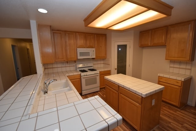Building Photo - 699 Sands Way