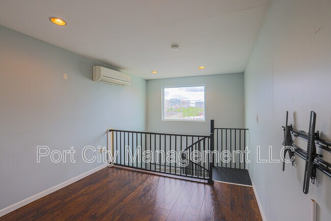 Building Photo - 328 S Collington Ave