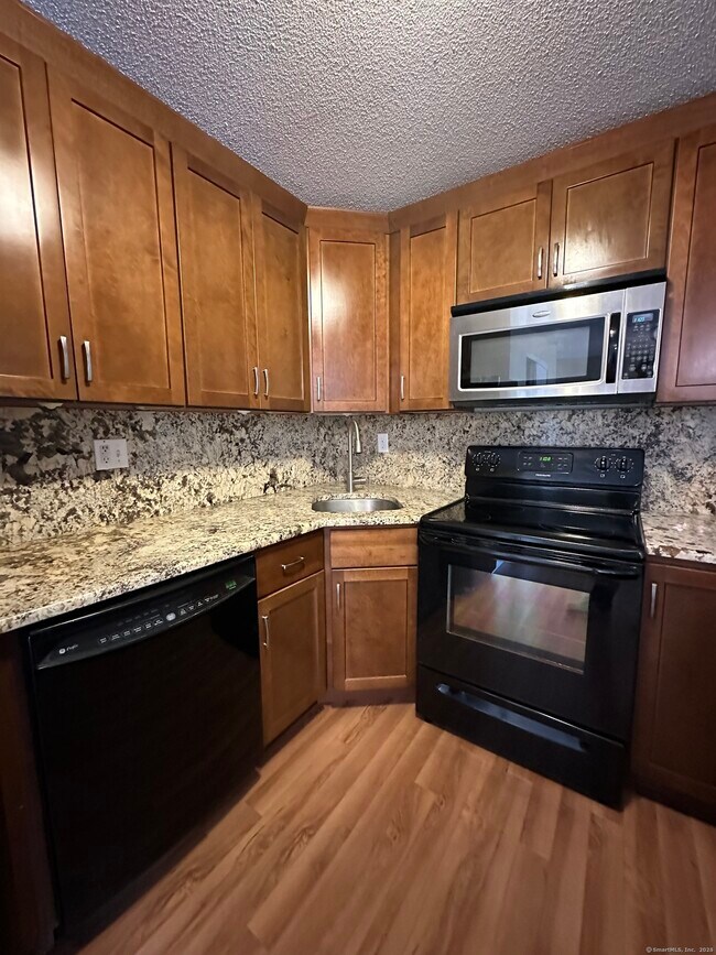 Building Photo - 2422 Harbor View Dr