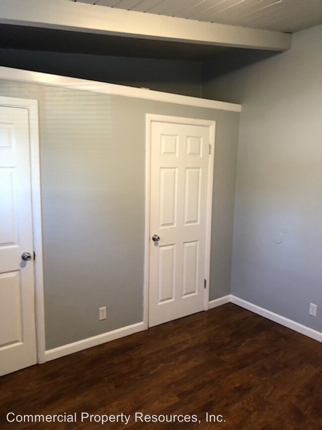 Building Photo - 825 Waverly Dr SE