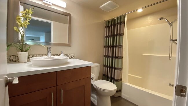 Building Photo - 5125 E Waverly Dr