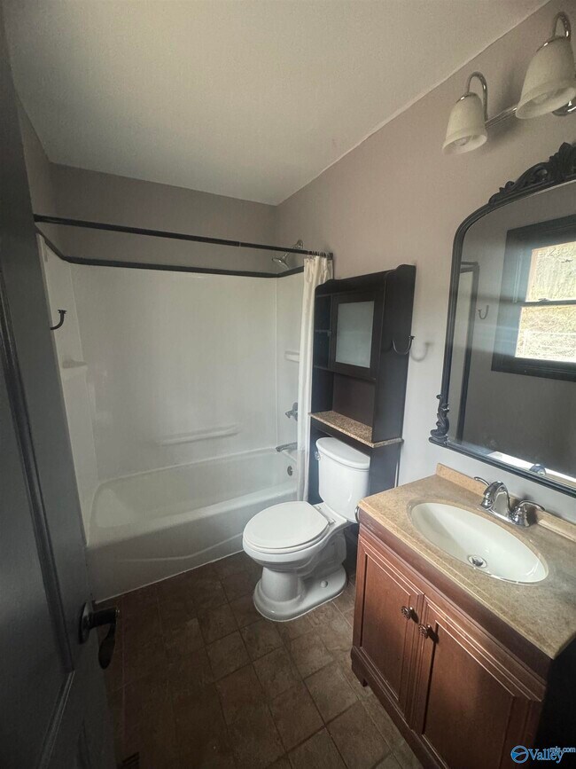 Building Photo - 9527 Hemlock Dr SE