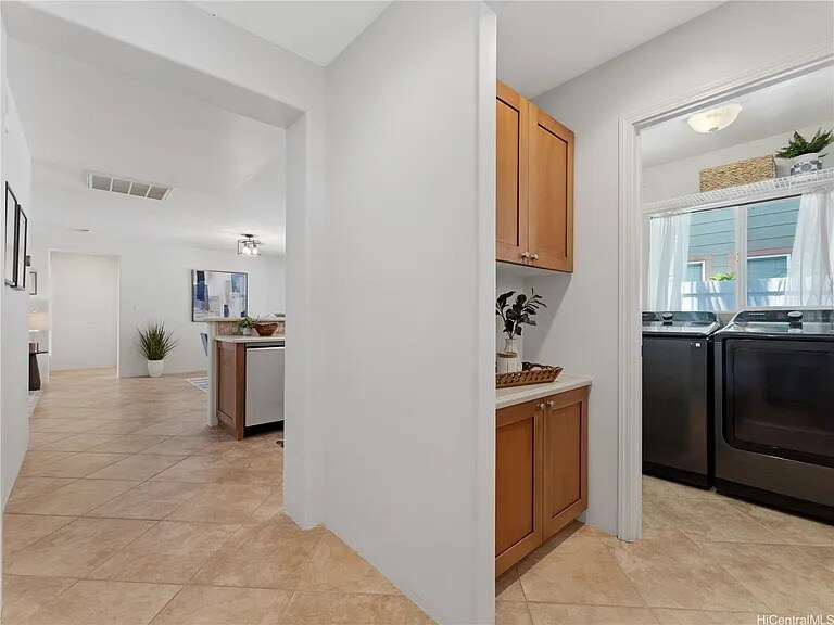 Building Photo - 320 N Circle Mauka St