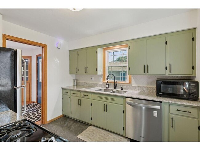 Building Photo - 4215 16th Ave S