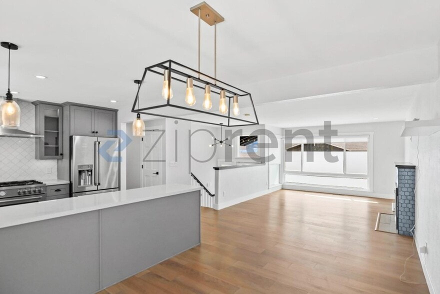 Building Photo - Unit