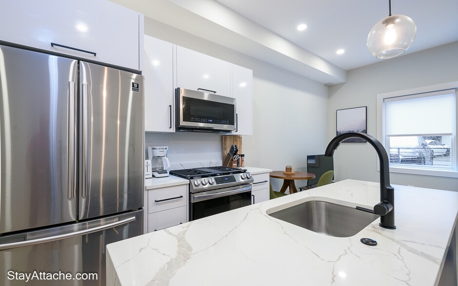 Building Photo - 2301 Ontario Rd NW