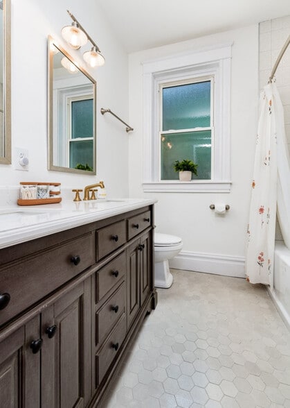 Building Photo - 3971 Juniata St