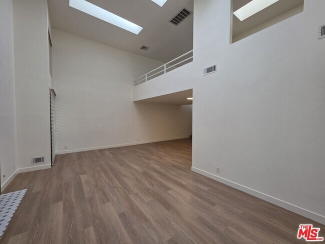 Building Photo - 1421 Greenfield Ave