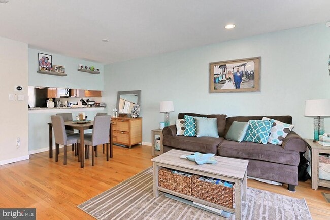 Building Photo - 8492 Laurel Oak Dr