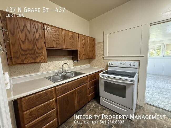 Building Photo - 437 N Grape St