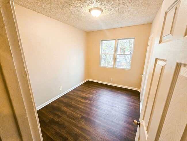 Building Photo - 4312/4314 Norwaldo Avenue