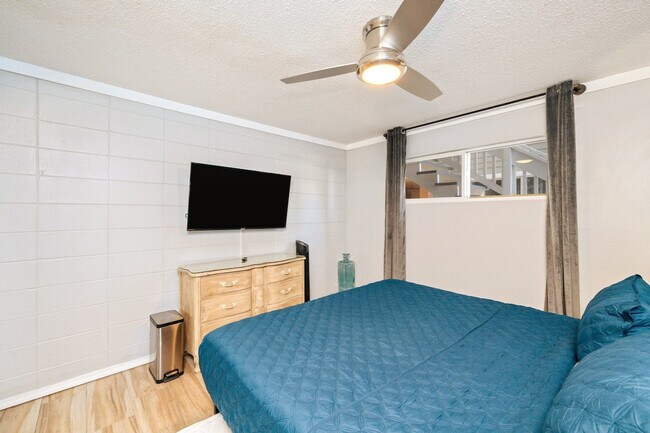 Building Photo - 4000 Gulf Terrace Dr