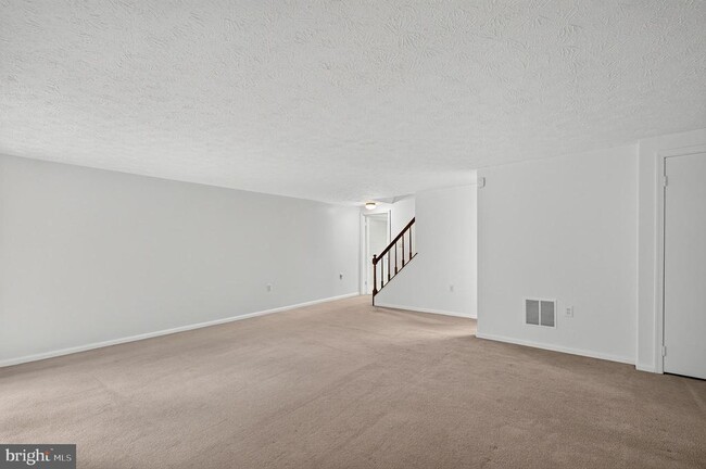 Building Photo - 14560 Creek Branch Ct