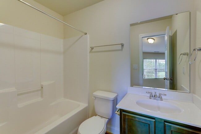 Building Photo - Two Story Townhome!