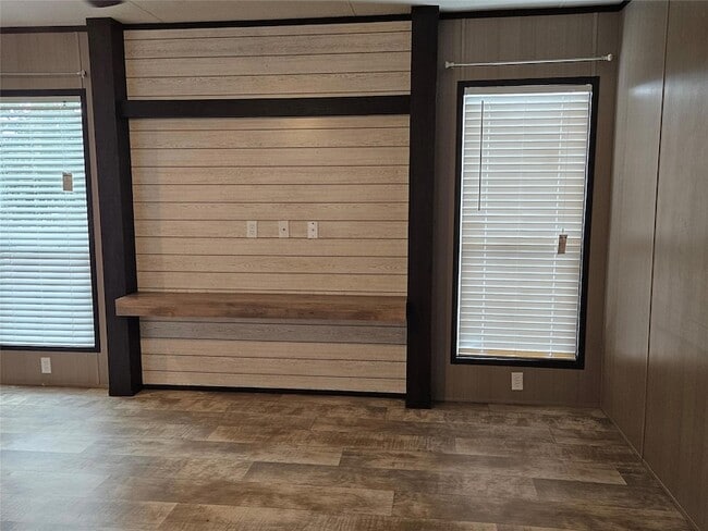 Building Photo - 136 Navasota Dr