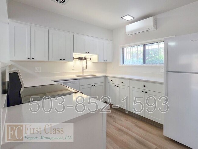 Building Photo - 8500 SW Canyon Dr