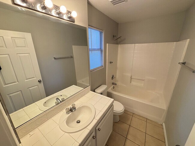 Building Photo - Beautiful Trilevel 3 Bed/3bath/2 car home located in Northwest Las Vegas --Enjoy Rent-Free Holidays!