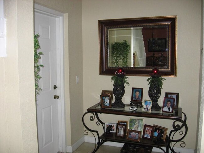 Building Photo - 1118 Shoma Dr