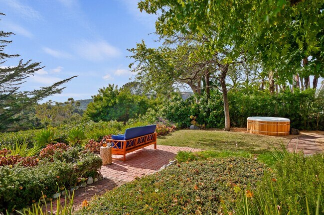 Building Photo - 1476 Crestline Dr