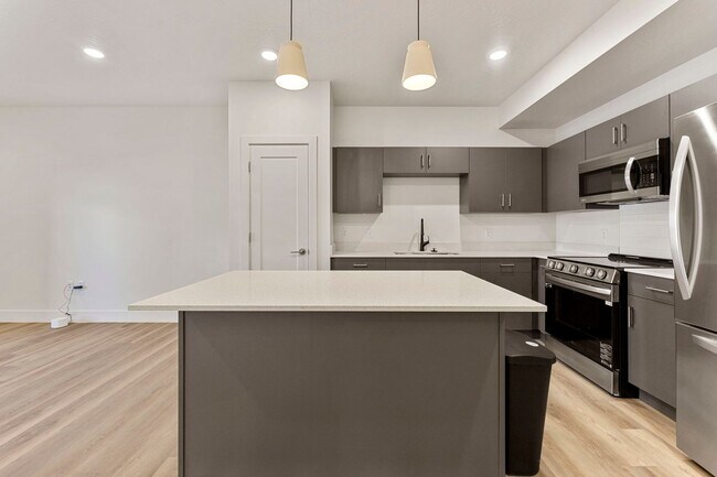 Building Photo - Ascesa Court