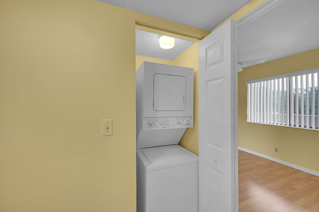 Building Photo - 3154 Via Poinciana