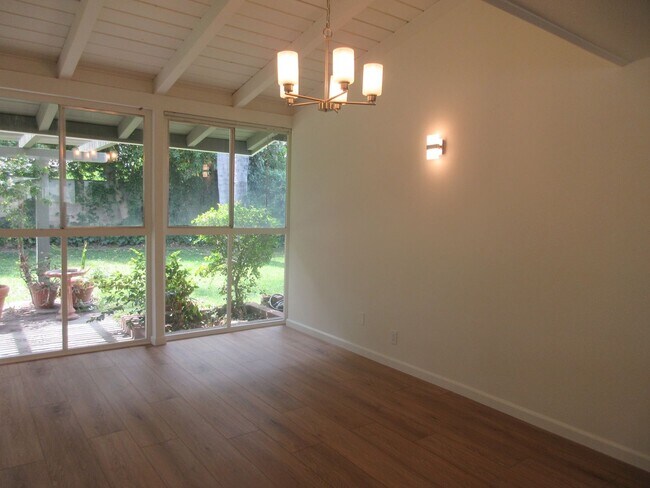 Building Photo - Book your appointment today for this cozy ...