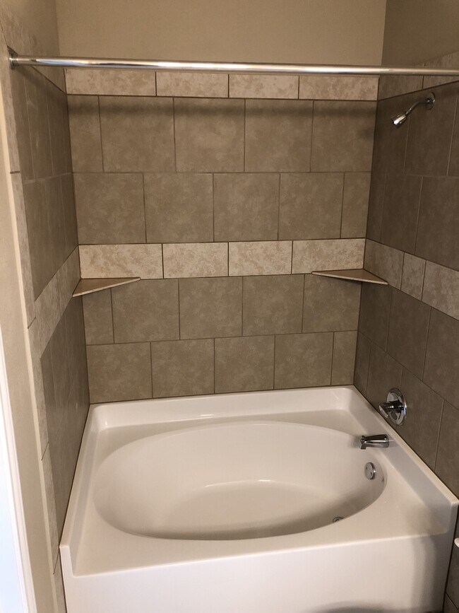 Building Photo - Amazing Like New Duplex close to Fort Hood