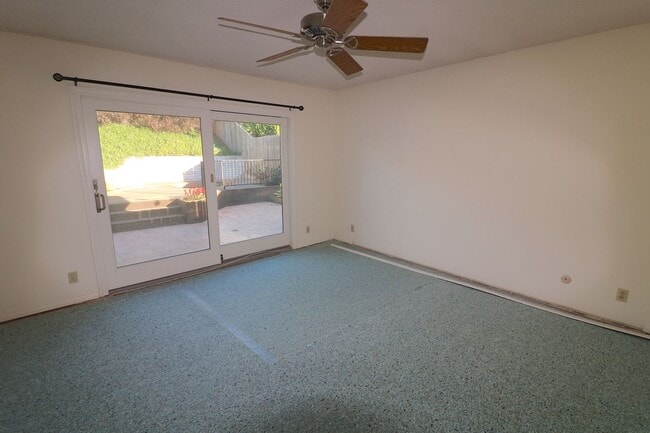Building Photo - 3/2 house in North Clairemont! 2 car garag...