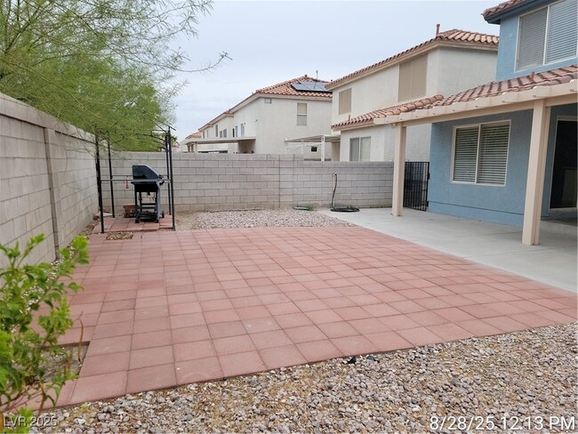 Building Photo - 818 Ribbon Grass Ave