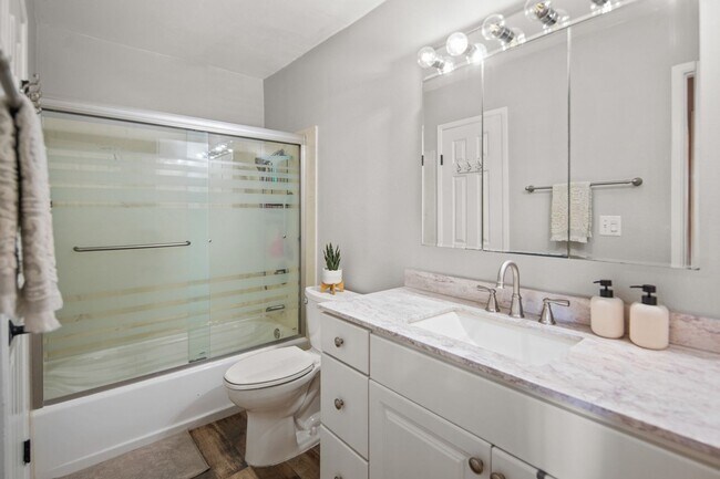 Building Photo - Gorgeous & Spacious 1 Bedroom/ 1 Bath Condo, Open Layout Concept! $2,195.00